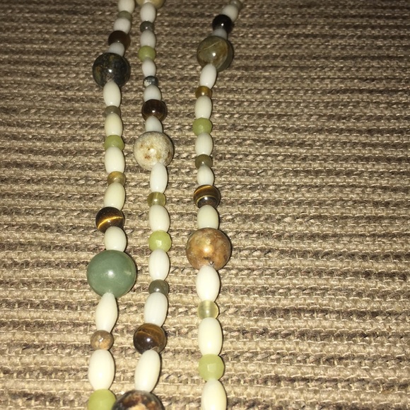 Beaded necklace - Picture 2 of 3